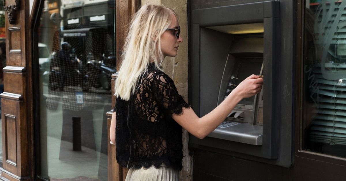 10 Pieces of Financial Advice Every Woman In Their 20s Needs to Hear