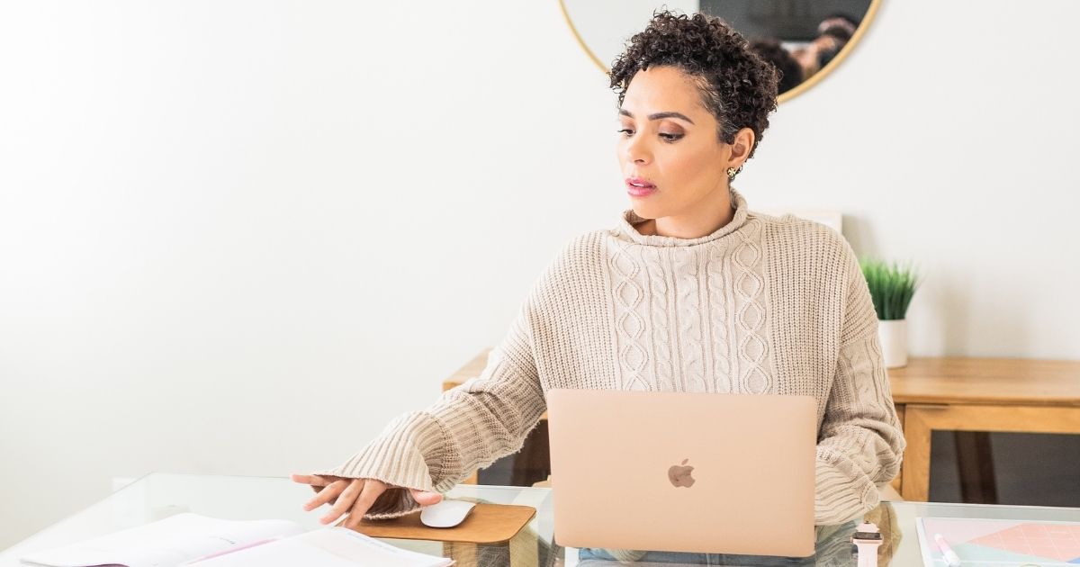 How Successful Women Tackle Mid-Week Slumps How Successful Women Tackle Mid-Week Slumps