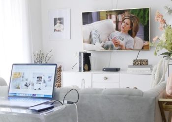 5 Ways To Stay Productive When Your Living Room Is Also Your Office