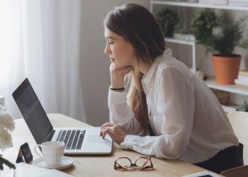 5 Things Successful Women Do on Fridays So Monday Isn’t a Nightmare