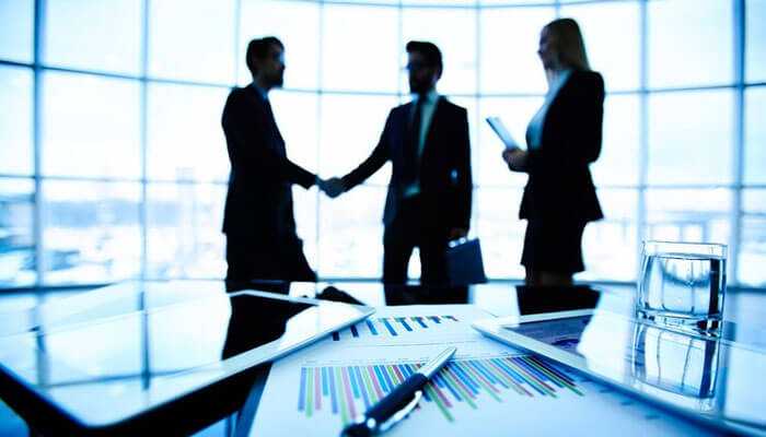 Fractional CMO vs. Traditional CMO: 5 Key Differences