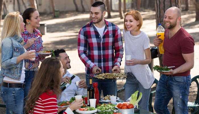 Why You Should Use An Outdoor Kitchen For Team Building