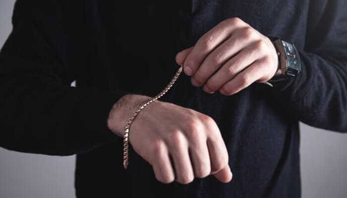 The Evolution of Men’s Accessories in Modern Fashion