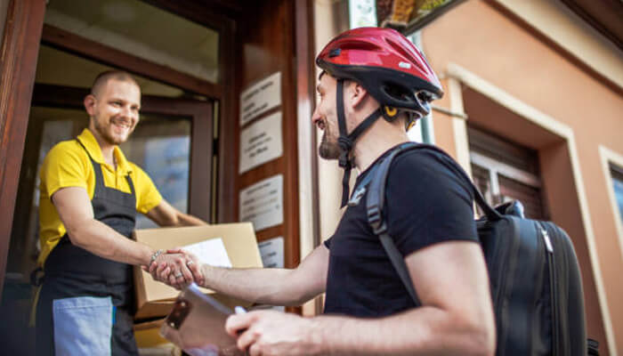 What to Consider Before Choosing a Courier for Your Business